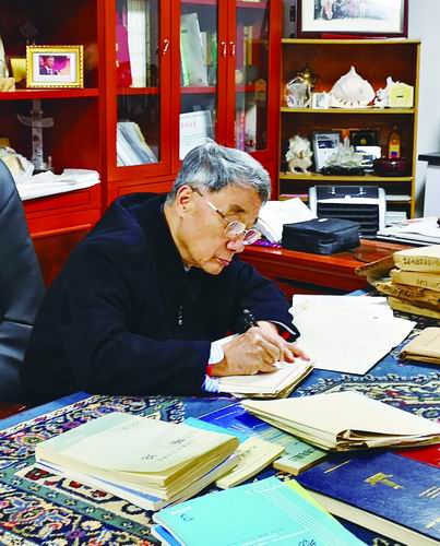 中国工程院院士何继善：探深地万米  做“中国创造”