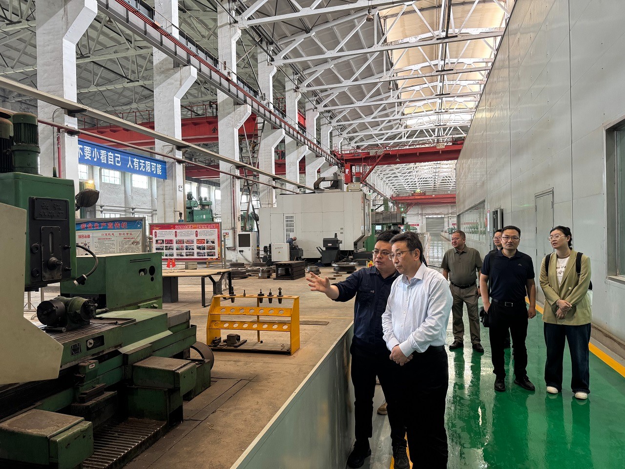 中国工程科技发展战略重庆研究院项目“四链融合推动重庆现代制造业集群发展战略研究”调研活动在渝开展