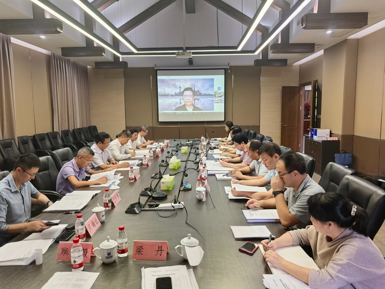 中国工程科技发展战略重庆研究院重点项目“‘三个有组织’支撑重庆高校提升前沿交叉创新研究能力战略研究”结题评审会在重庆召开